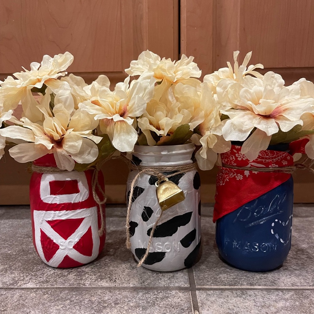 Farmhouse Mason Jar Painted Decor